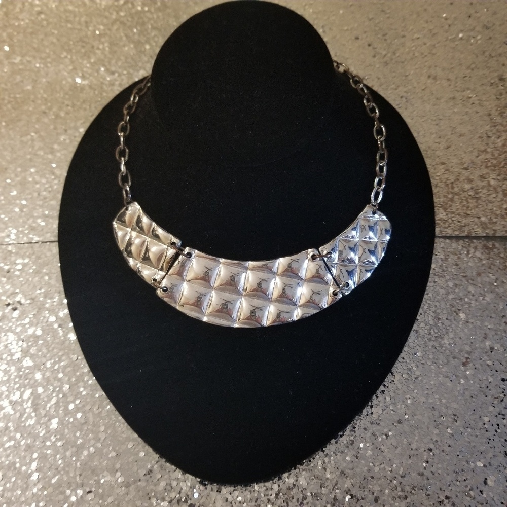 Silver Tone Plate Necklace